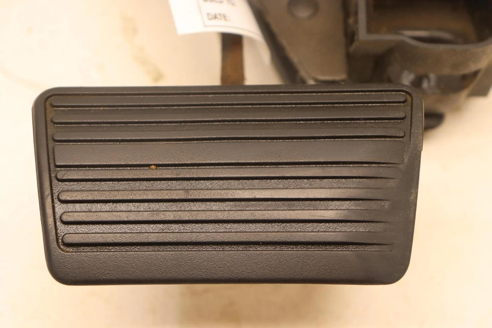 Pedal de freno de estacionamiento suburbano Chevy/GMC 2015-2020 con soporte OEM Foto 3 de 4