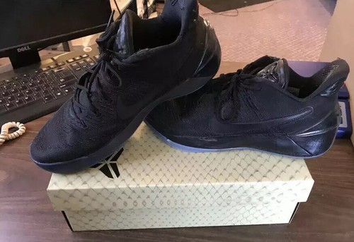 kobe triple black shoes