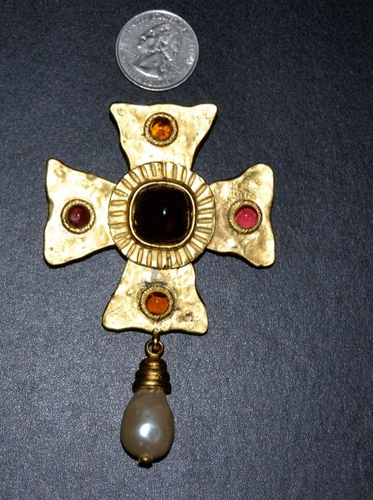 DEANNA HAMRO PURPLE GRIPOIX POURED GLASS FAUX DANGLE PEARL MALTESE CROSS BROOCH - Picture 6 of 9