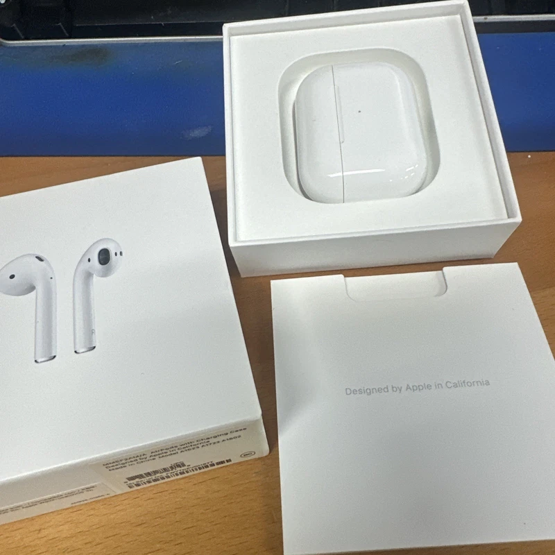 Apple AirPods Pro 1st Generation with Wireless Charging Case