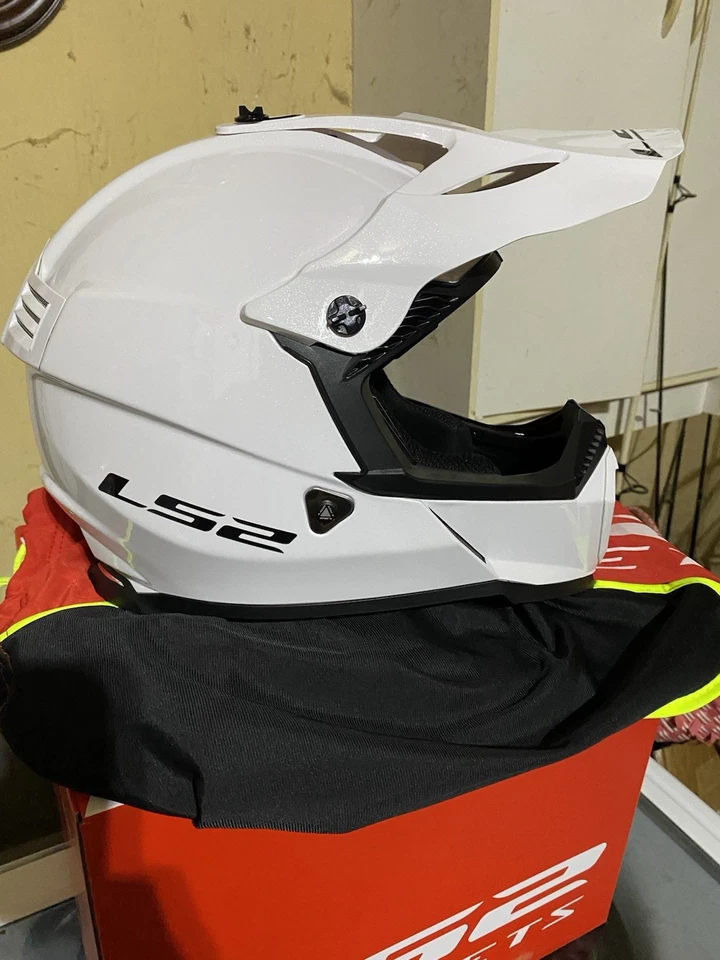 NEW LS2 Gates Adult Small Helmet  - Image 2 of 4