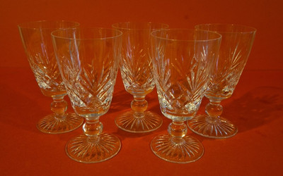 Stuart Kristall Weingläser Ludlow Muster 5er Set Vintage Fuß
