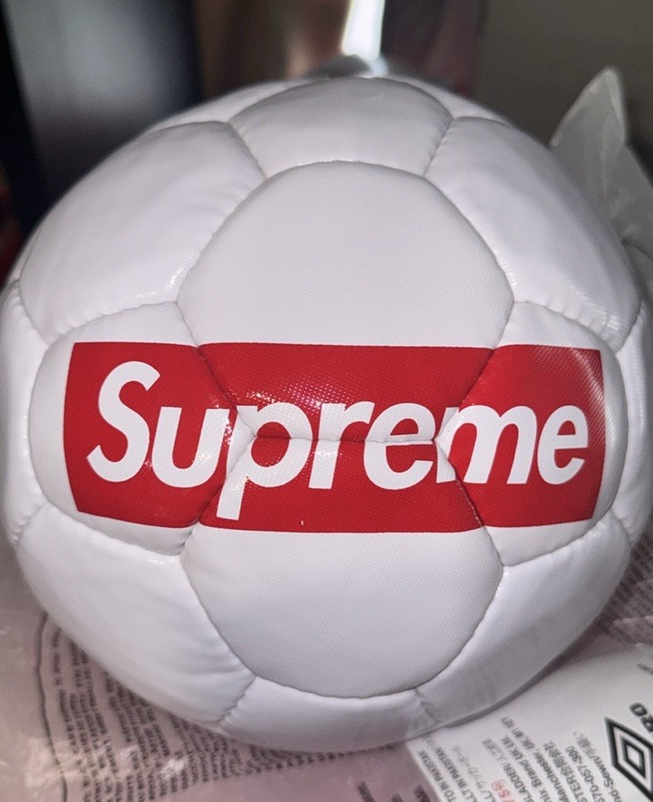 Umbro Supreme Soccer Ball Size 5 White 32 Panel Hand-Sewn Latex
