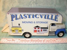 First Gear 57 International R-200 Moving Van Plasticville 19-1671  1/34 with box