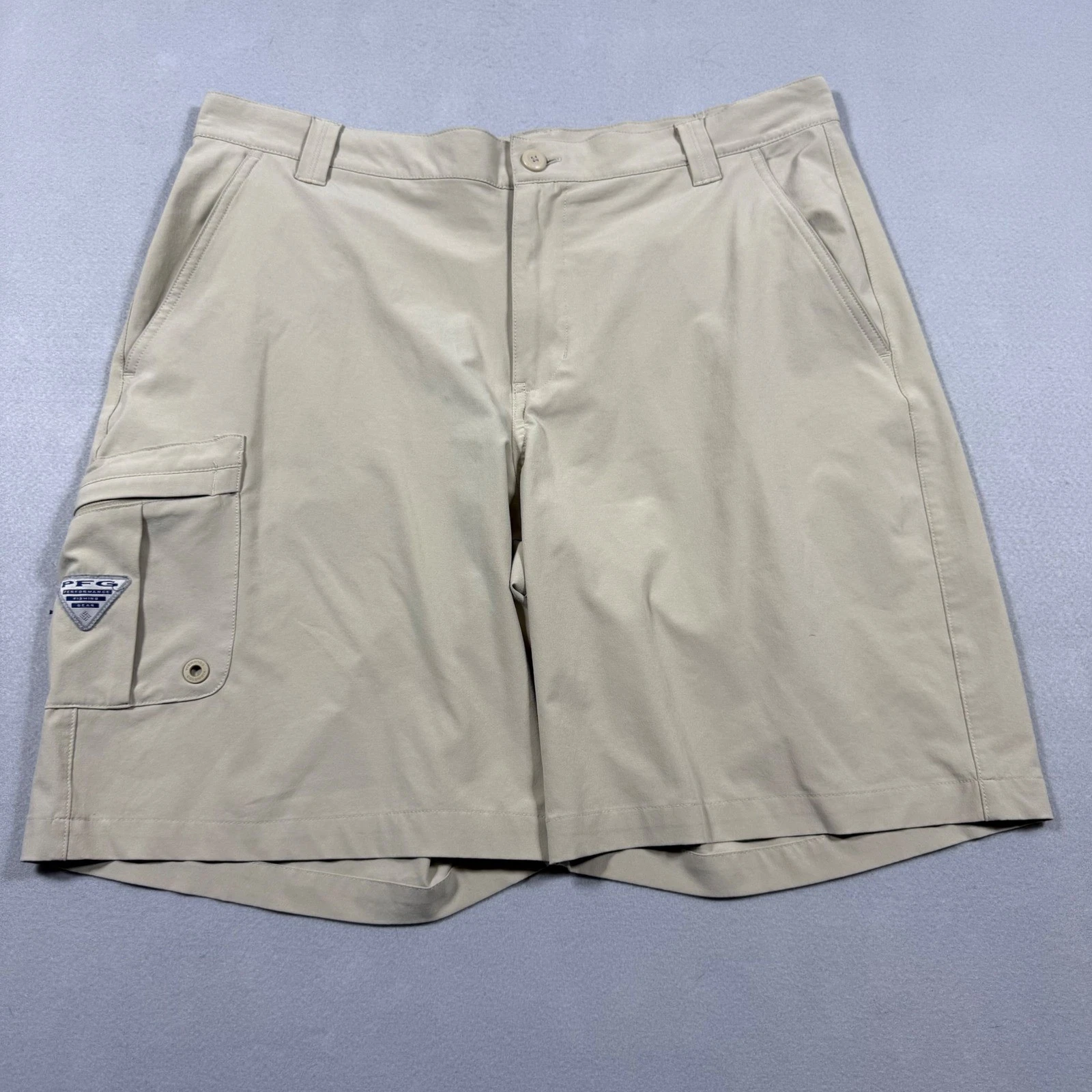Columbia PFG Mens Tan Khaki Fishing Cargo Shorts 36w 10i XM0695 Stretch Outdoor