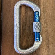 REI carabiner Screw Locking Gate 2700 Kg Gear Climbing Mountaineering Camping