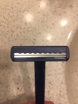 60 Count Dorco Fresh Twin Blade Disposable Razors, Smooth Shave Travel Pack