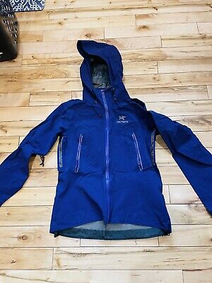 Arc'teryx Beta AR M GORTEX Pro Shell Blue purple Hues $800 Arc'teryx Beta AR M GORTEX Pro Shell Blue purple Hues $800