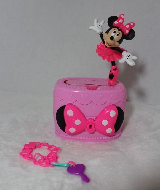 Just Play Df0c864a Minnie Mouse Bow Tique Flippin Fun Kitchen For