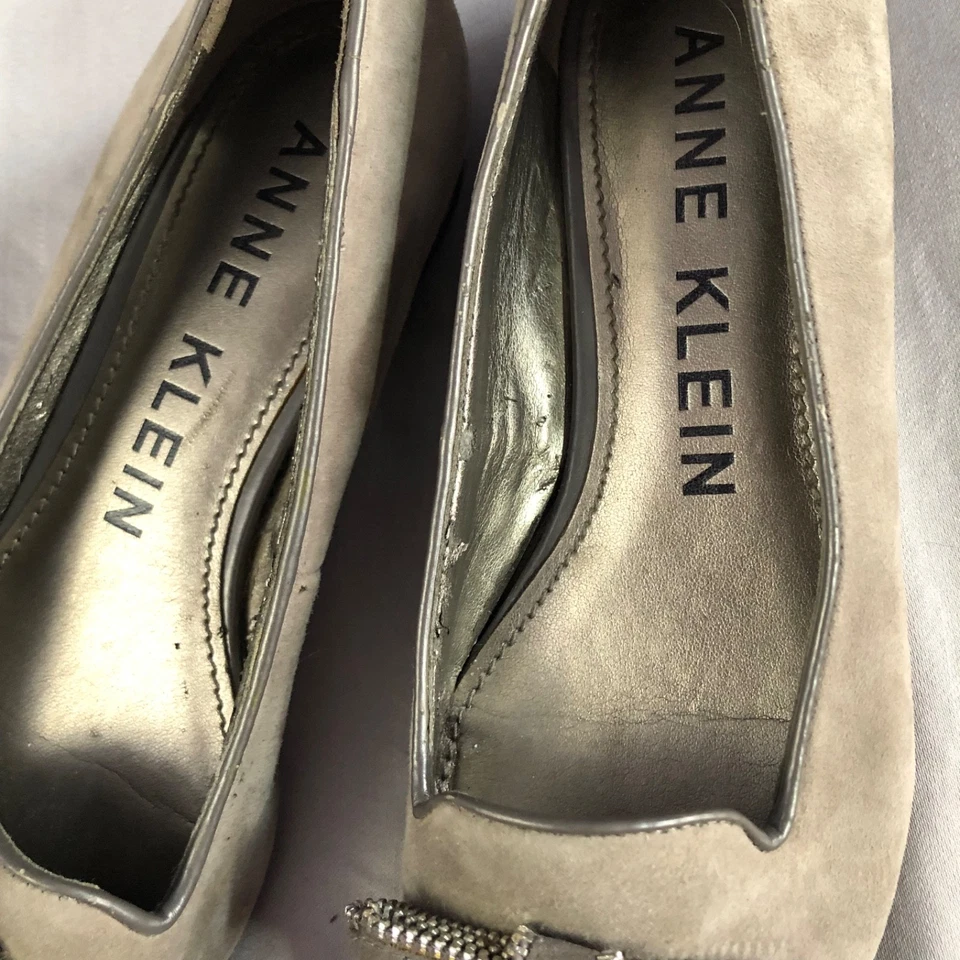 ANNE KLEIN MUJER KEANA GRIS GAMUZA PUNTIAGUDA ZAPATOS PLANOS Talla 7.5M Business Preppy Foto 3 de 4