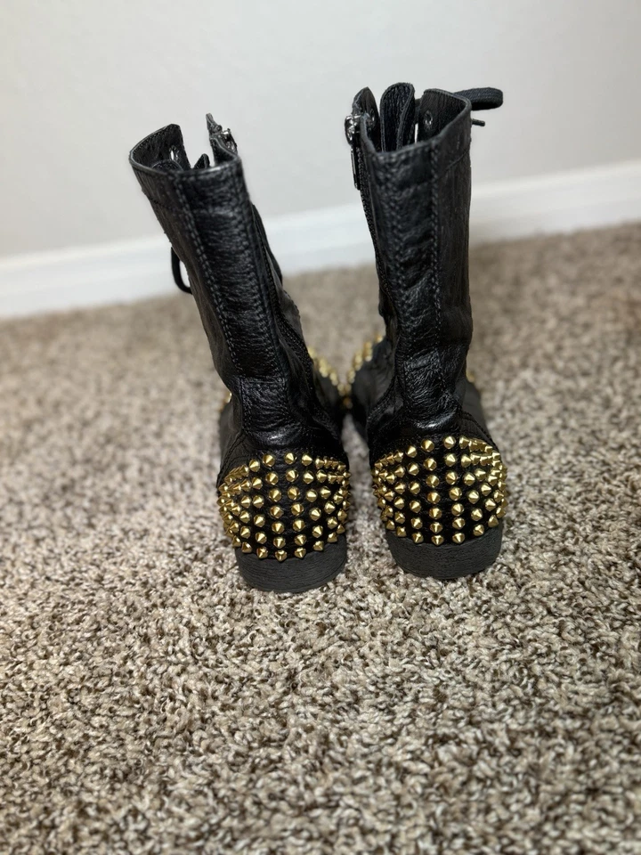 Bota con cordones de combate de motociclista grunge TARRNEY de cuero negro con tachuelas talla 7 STEVE MADDEN Foto 3 de 4