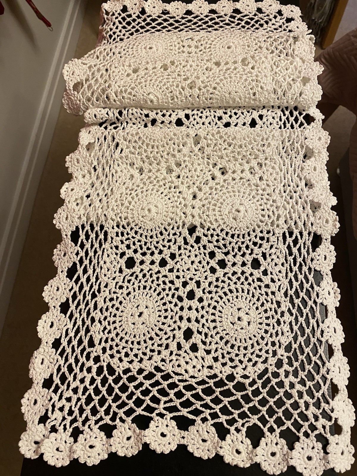 VINTAGE WHITE COTTON HAND  CROCHET LACE LARGE DOILY/TABLE RUNNER ~9 1/2" x 40"