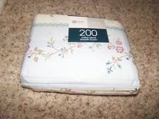 NIP HOME COLLECTION Blue and White FLoral Twin SHeet Set