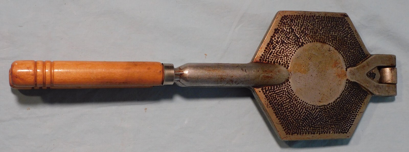 Vitantonio Mfg. Co. Cleveland Ohio No. 3 Pizzelle Waffle Iron Maker, 2 of 2