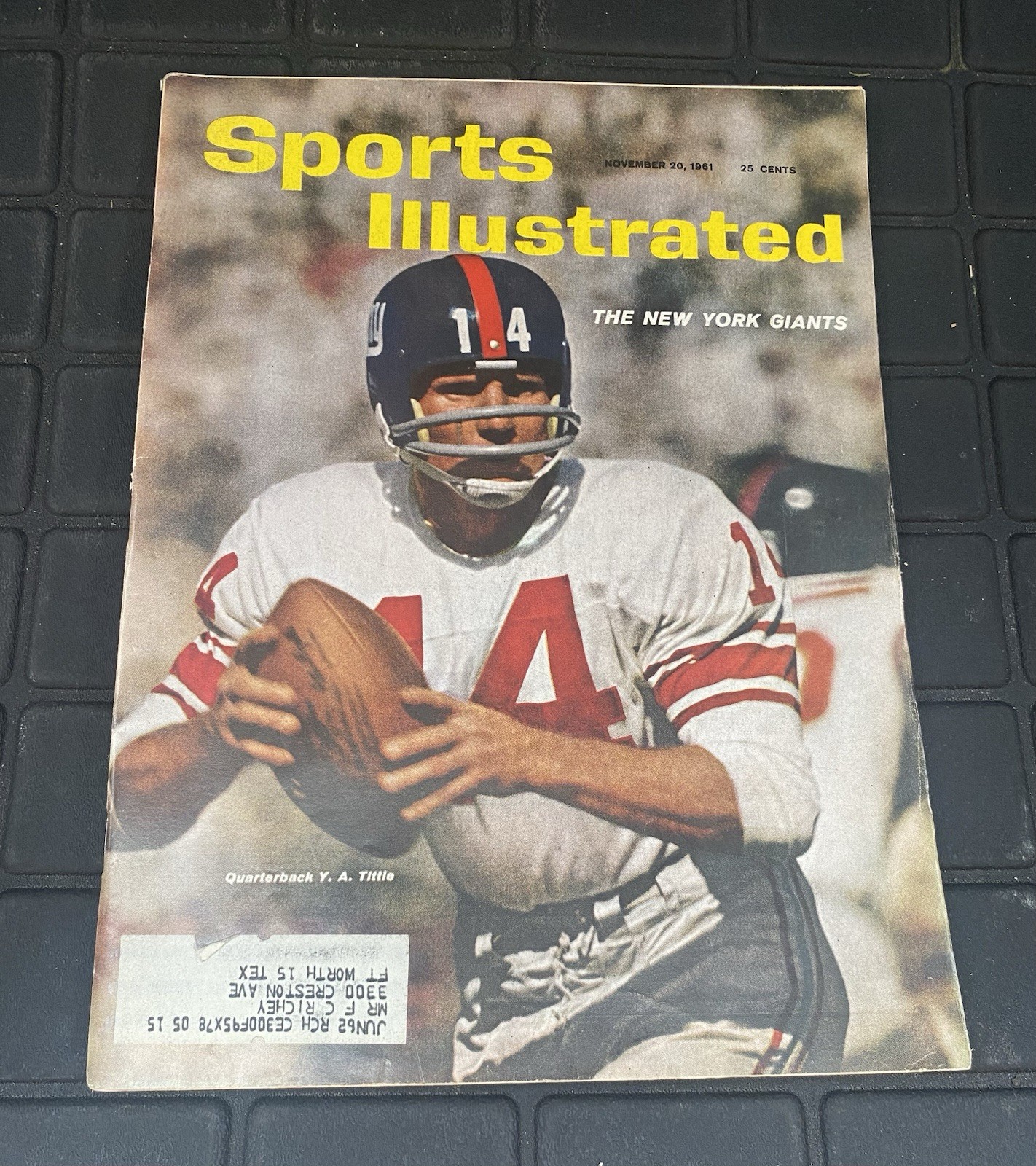 NEW YORK GIANTS Quarterback YA TITTLE - Sports Illustrated 11/20/61!