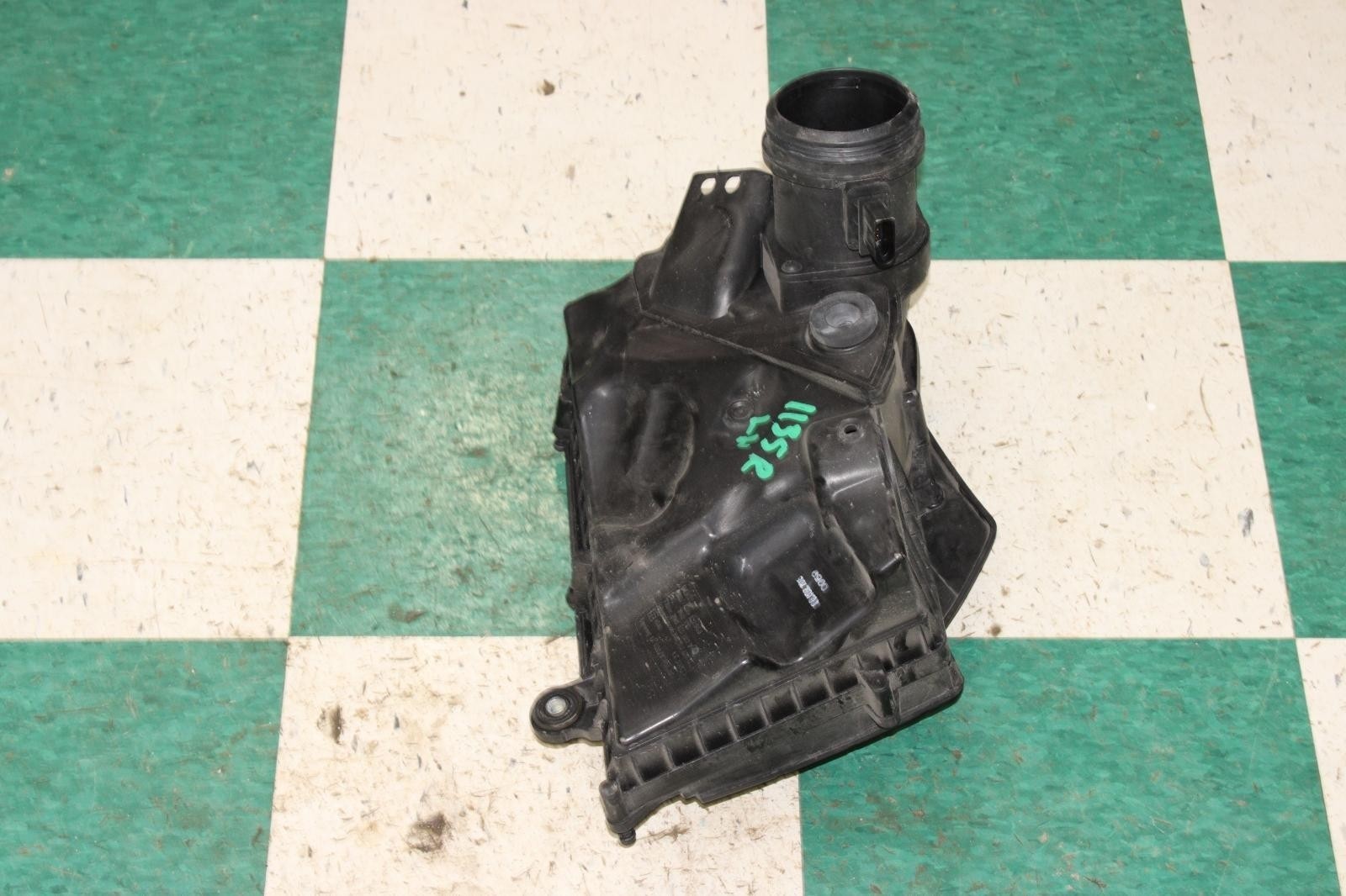 13-18 Flying Spur 6.0L Motor Engine Driver Side Left LH Air Cleaner Filter Box