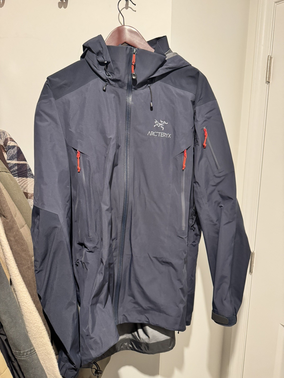 Arc'teryx Theta AR Gore-Tex Pro Shell Jacket in Navy Blue - Size Large image 2