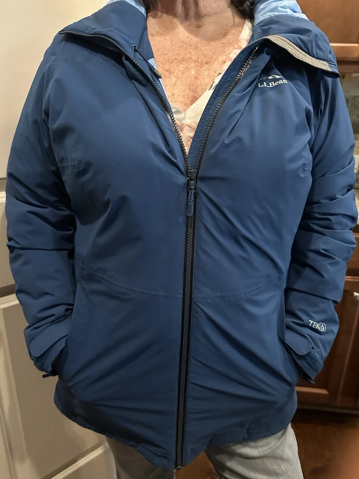 Women's LL Bean Waterproof PrimaLoft Packaway Jacket, Marine Blue.  Large - Image 3 of 4