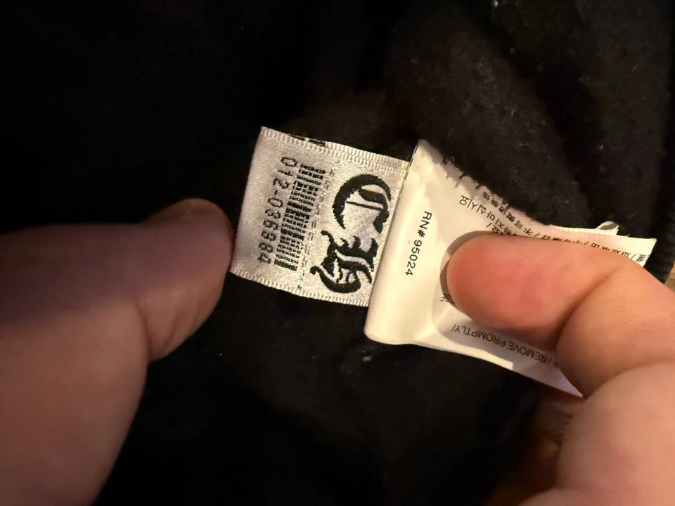 parche cruzado corazones cromados cremallera Foto 3 de 4