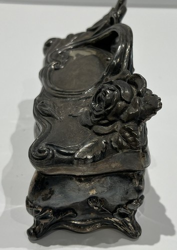 HERMOSO ESTUCHE ATAÚD JOYERÍA DE METAL ANTIGUO De colección CAJA Flores de rosa patas JB? - Imagen 4 de 13