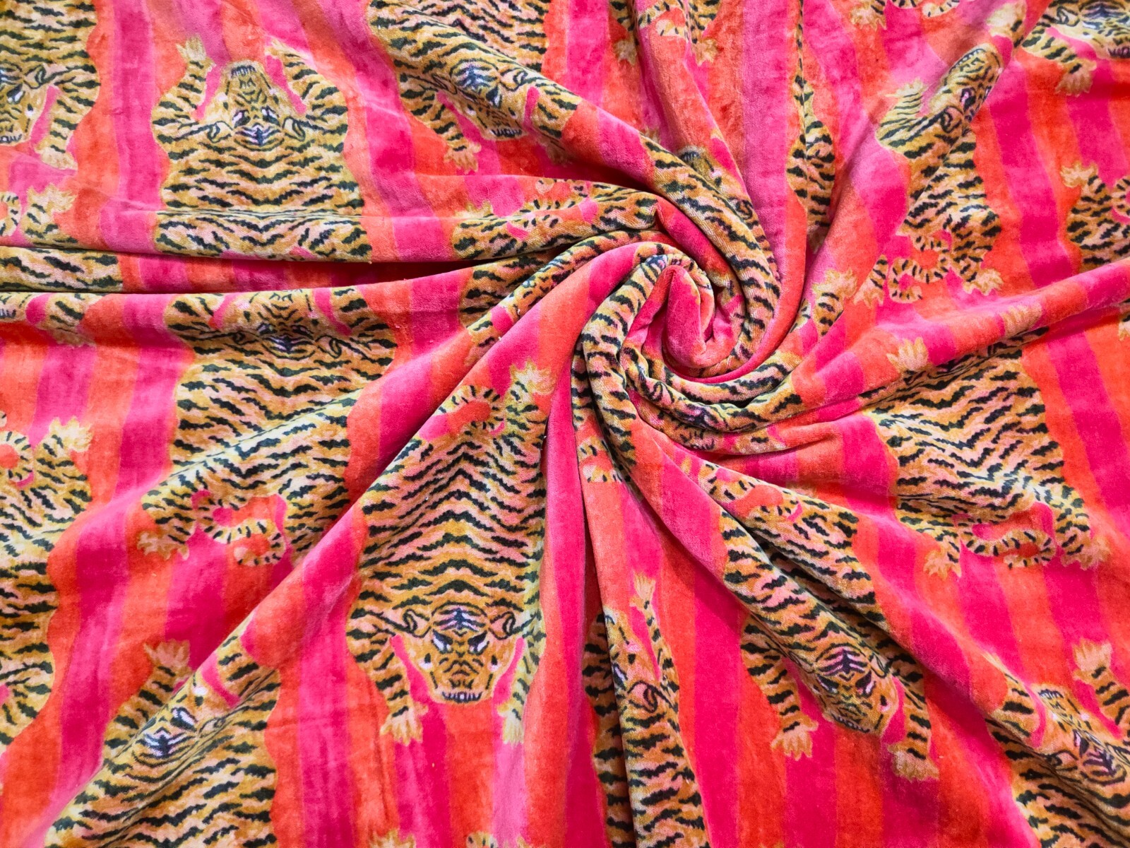 Luxury Soft Velvet Tiger Print Fabric Indian Dress Sewing Upholstery VelveFabric