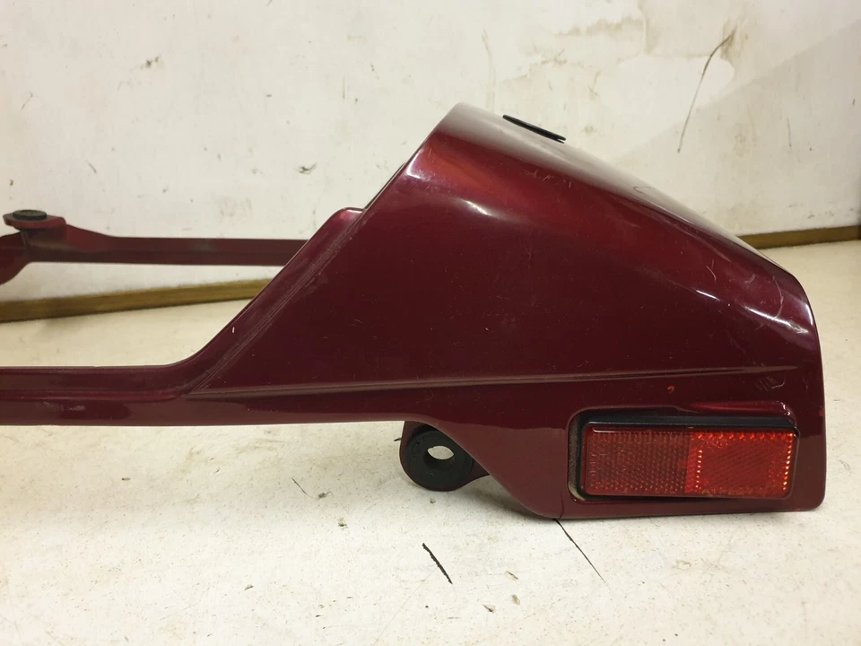 ПАНЕЛЬ КРЫШКИ ЗАДНЕГО ФОНАРЯ КАПОТА ЗАДНЕГО СИДЕНЬЯ SUZUKI GS550 EX С ОТВЕРСТИЕМ ДЛЯ ЗАМКА СИДЕНЬЯ  - Изображение 4 из 4