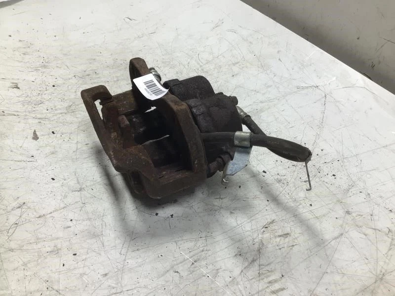 2010 KIA SEDONA ПЕРЕДНИЙ ЛЕВЫЙ ТОРМОЗ СУППОРТ OEM + - Изображение 2 из 4