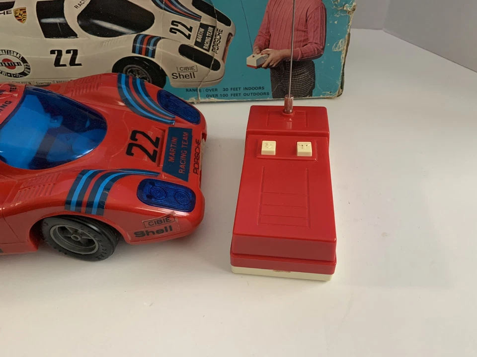 Sistema multicanal Asahi marca Schuco vintage radiocontrol Porsche 917/K rojo con caja Foto 2 de 4
