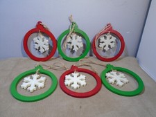 SET OF 6 WOODEN RED  GREEN WITH DANGLING SNOWFLAKE IN MIDDLE 4  ORNAMENTS UNBRA