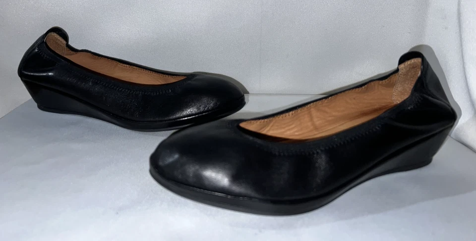 Zapatos de salón Gentle Souls By Kenneth Cole para mujer 9M negros de cuero Natalie con cuñas Foto 2 de 4