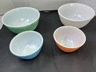 VTG Pyrex Nesting Mixing Bolws Set Of 4 U