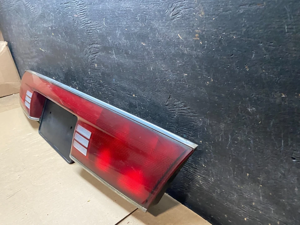 Оригинальный центральный задний фонарь на крышку багажника Buick Regal 1997–2004 годов выпуска U7444 DG - Изображение 2 из 4