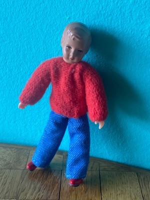 Junge Caco Biegepuppe  Pulli rot Puppenstube  Puppenhaus 1:12 dollhouse doll boy