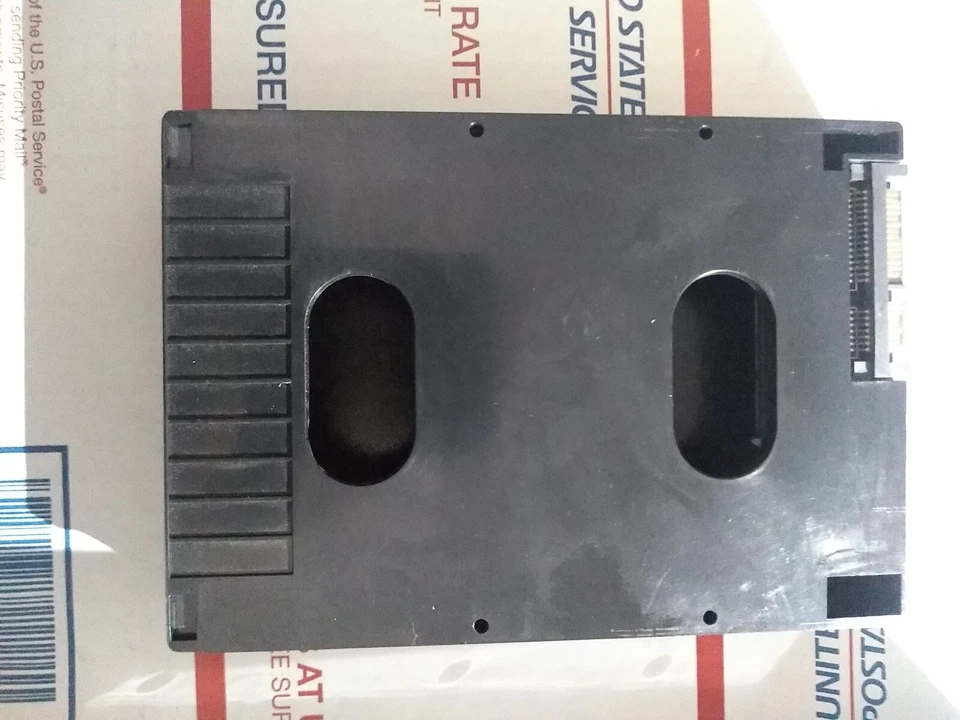 Vantec NexStar SE 2.5" to 3.5" SATA Hard Drive/SSD Converter - Image 3 of 4