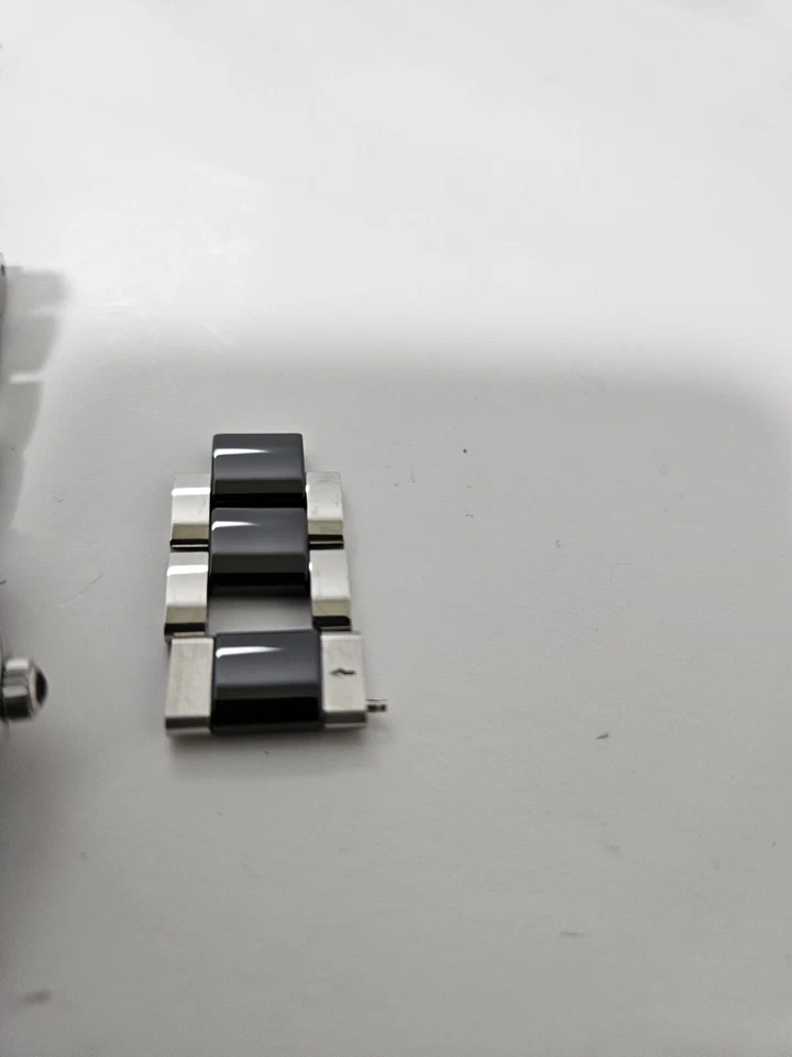 Tissot Women's Watch T0642102205600 T-Trend Ceramic Swiss Quartz Black Silver - Image 4 of 4