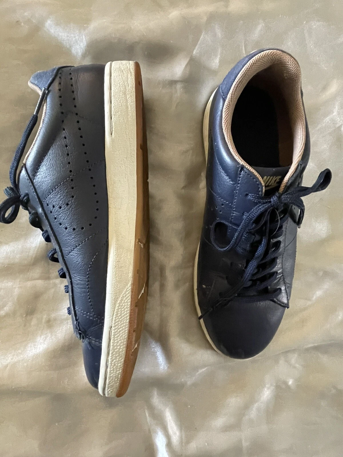 Nike 9 Vintage Navy Blue Leather Lace Up Modest Flat Shoes