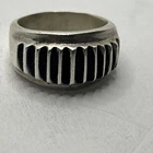 Vintage Unique 925 Sterling Silver With Vertical Lines Band size 7