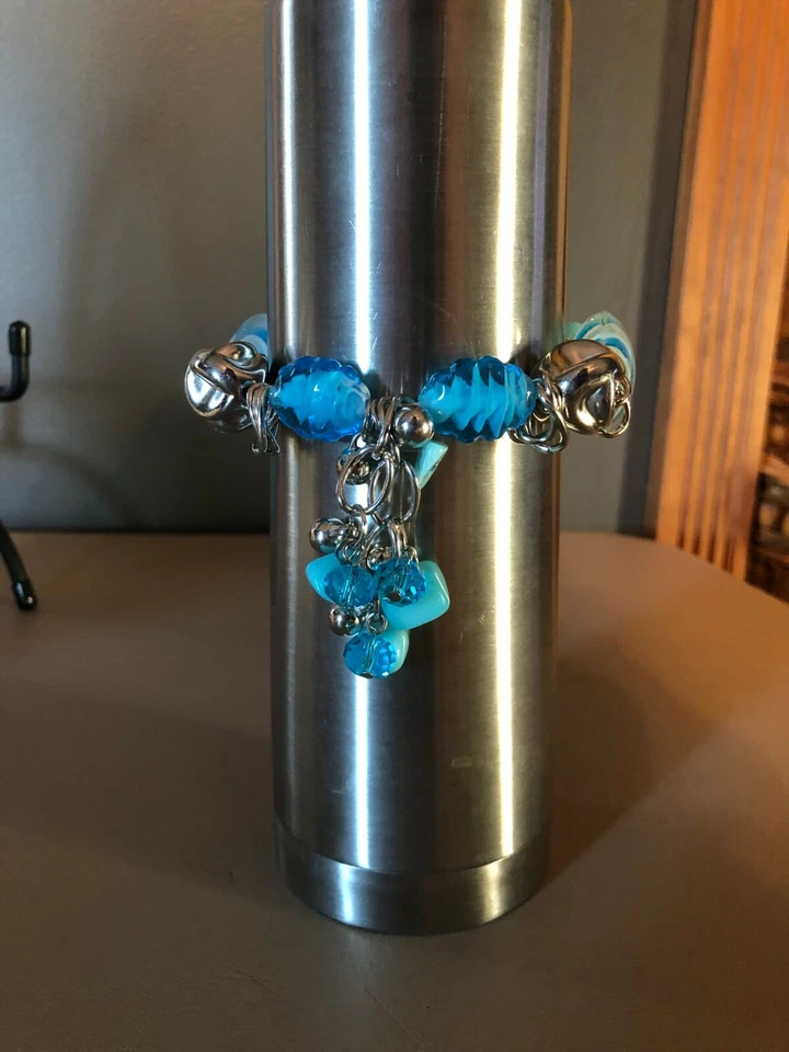 Pulsera Gruesa Corazones y Cuentas Elástica 2 Colores Disponibles Foto 4 de 4