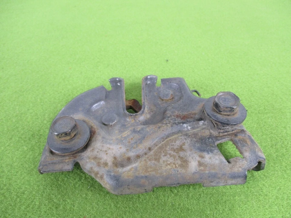 Защелка капота 1980-1992 Chevrolet Camaro хорошее рабочее состояние изготовитель оборудования - Изображение 2 из 4