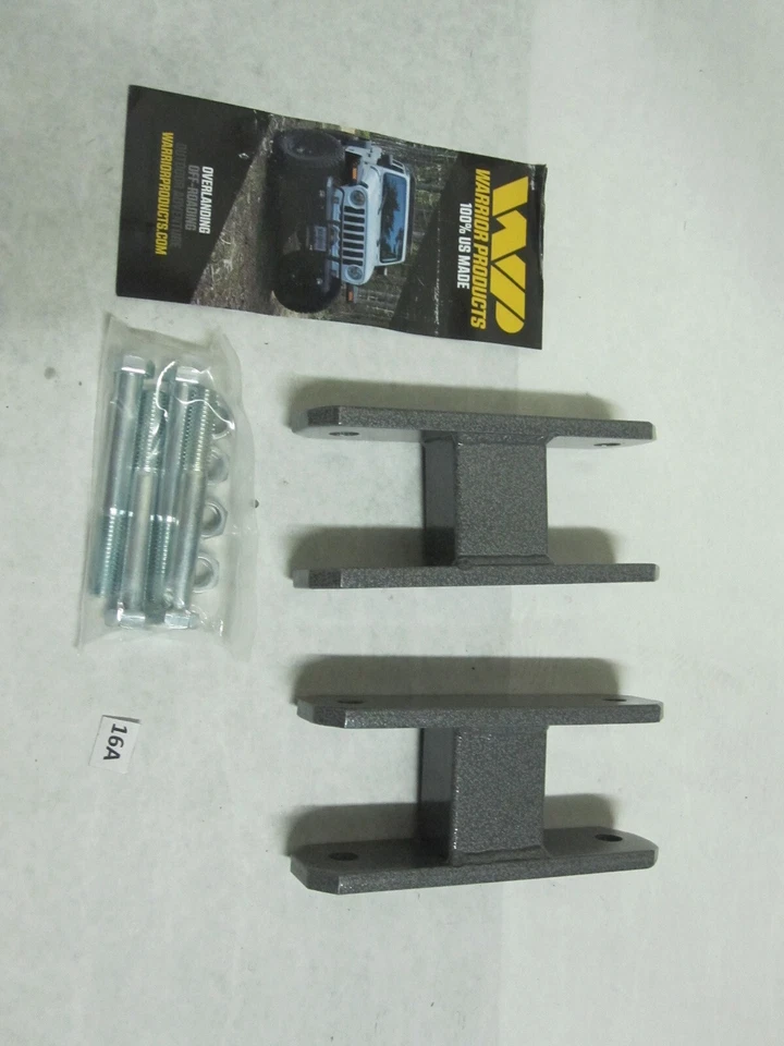 Kit de grillete de resorte de hoja delantera Warrior 112 para 76-95 CJ5 CJ7 Samurai Scrambler Foto 3 de 4