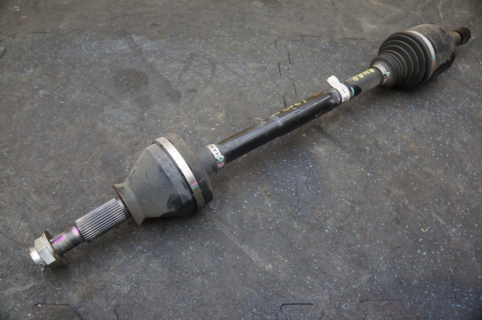 Rear Left Or Right CV Axle Shaft 670032036 OEM Maserati Levante 2017+