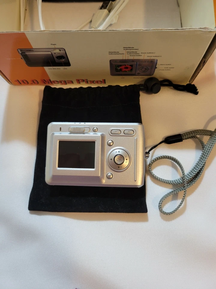 Vintage Bell+Howell 10.0 mega PixelBell and Howell - Image 2 of 4