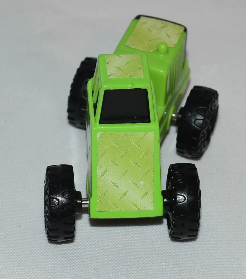 Tractor Tonka Green 2003, hecho para McDonald's, hecho en China Foto 2 de 4