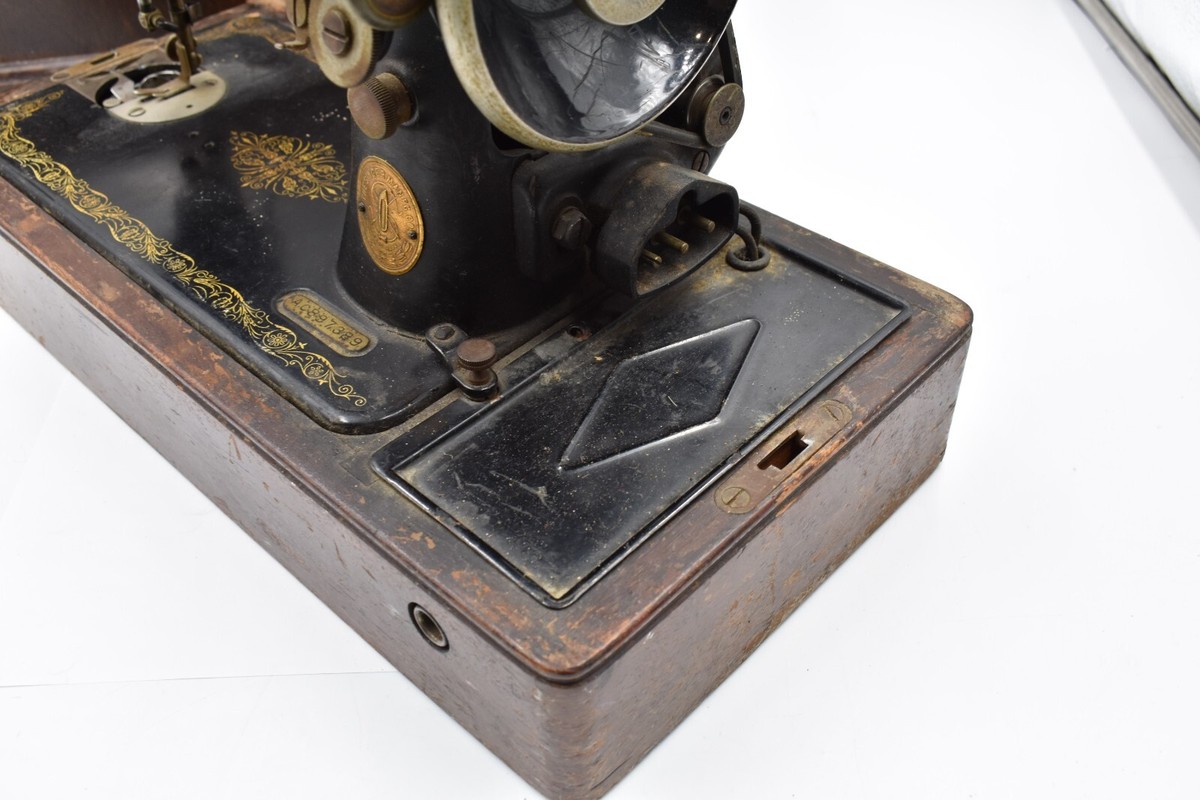 1929 Singer Model 99 Sewing Machine With Case #AC897389 UNTESTED