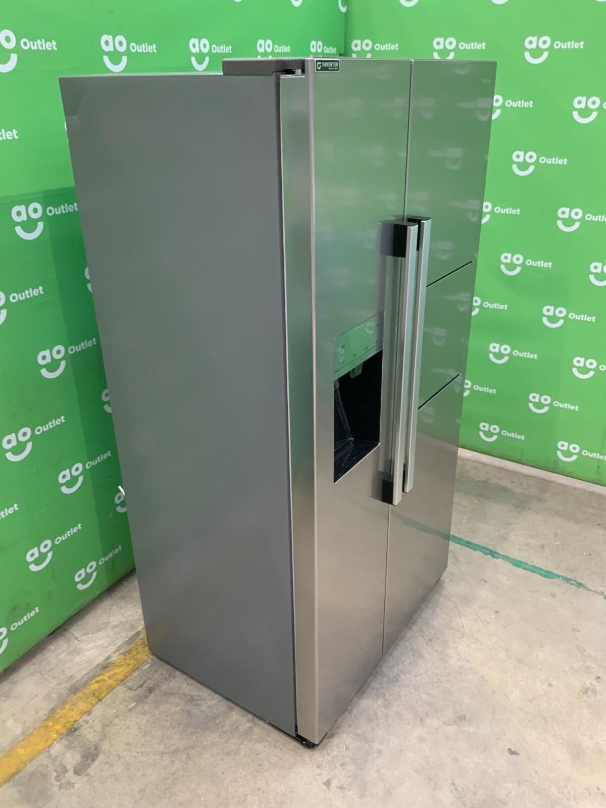 Hisense American Fridge Freezer Plumbed Grelly UK