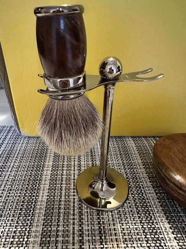 The Art of Shaving-Badger Hair Shaving Brush Wood Handle/Stand/Shaving Bowl - Image 2 of 4