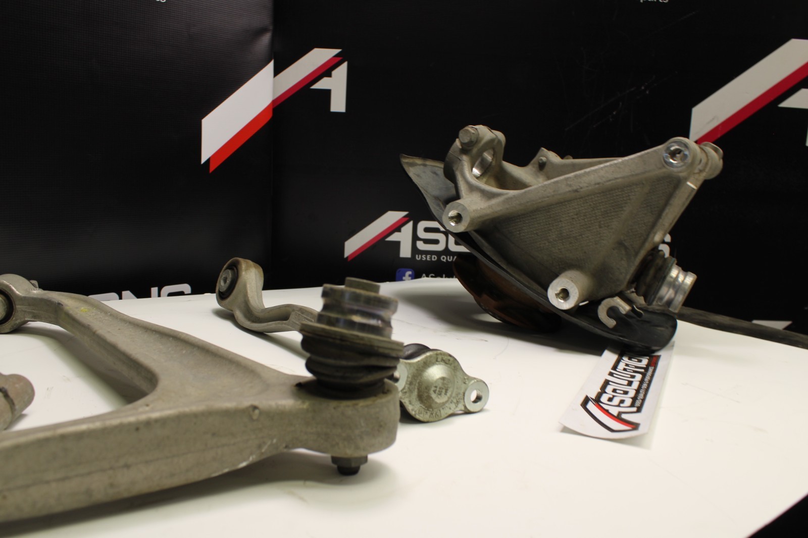 Lamborghini Huracan LP610-4 LH Complete Rear Left Knee Spindle Hub w/Control Arm