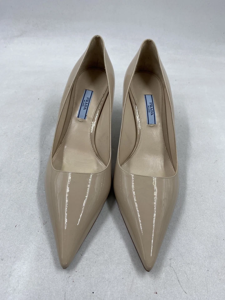 Auténticos tacones Prada para mujer beige charol punta talla EU 39,5 Foto 2 de 4