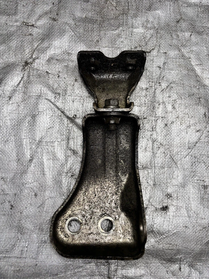 SOPORTE DE COLECTOR DE ESCAPE INFERIOR 3.8L MITSUBISHI ECLIPSE 2006 OEM Foto 2 de 3