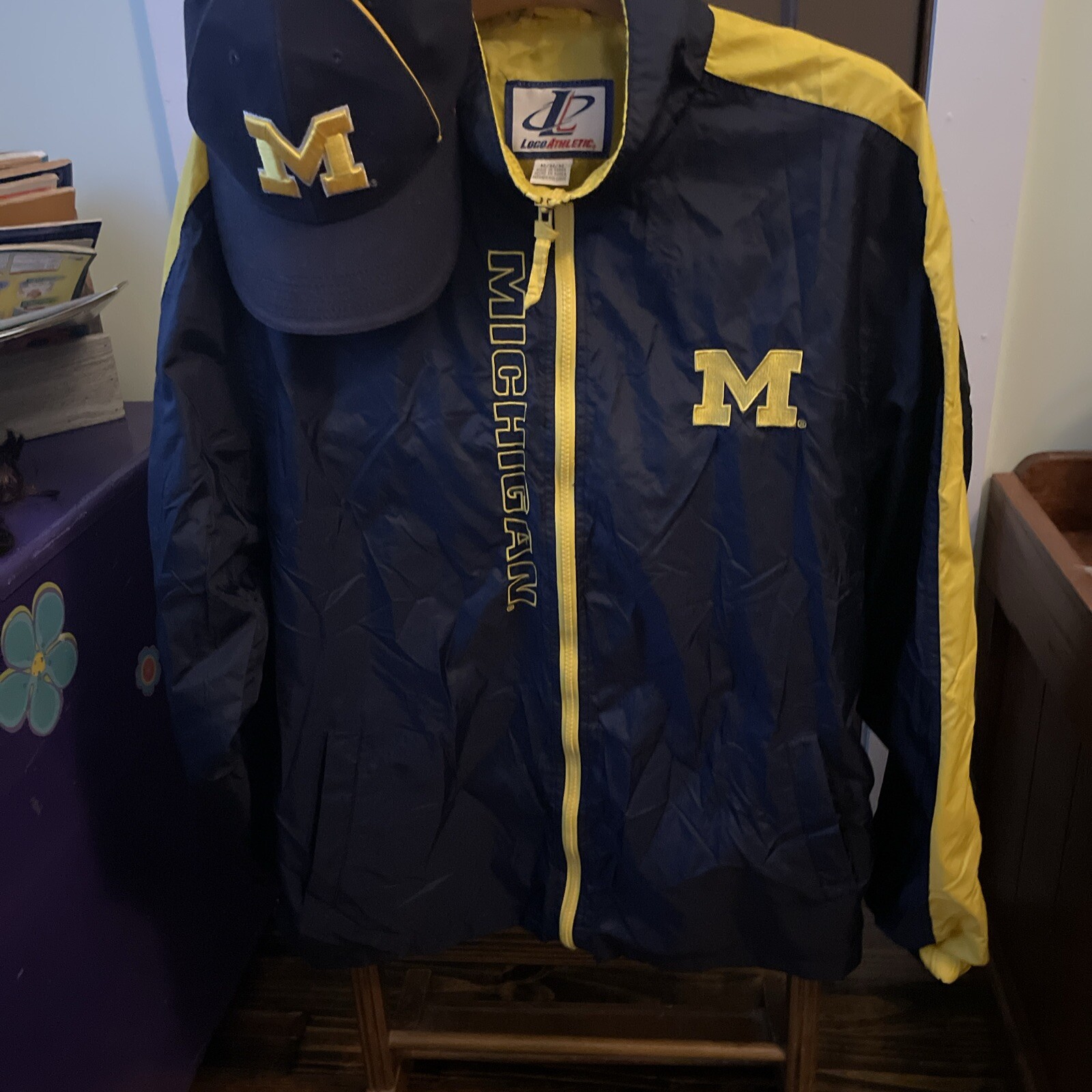 Vintage Logo Athletic Mens Med Michigan Wolverines Windbreaker And Cap